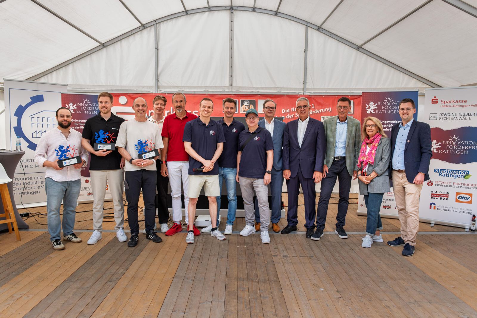 Gruppenbild der Preisträger beim Innovationsförderpreis