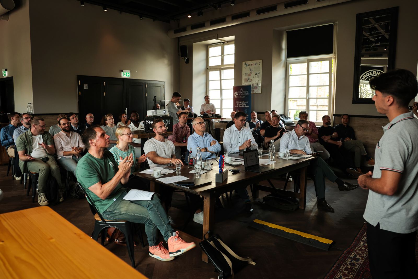 Workshop mit vielen Teilnehmenden